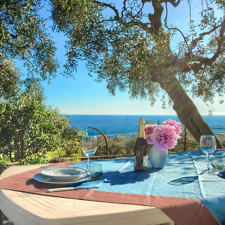 Ferienhaus Con Piscina, Ac E Wi-fi Imperia